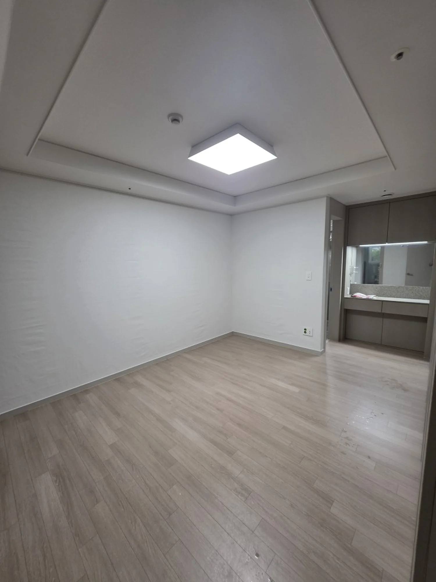 부천 역곡동 28평아파트 벽면 실크도배시공 현장 사진