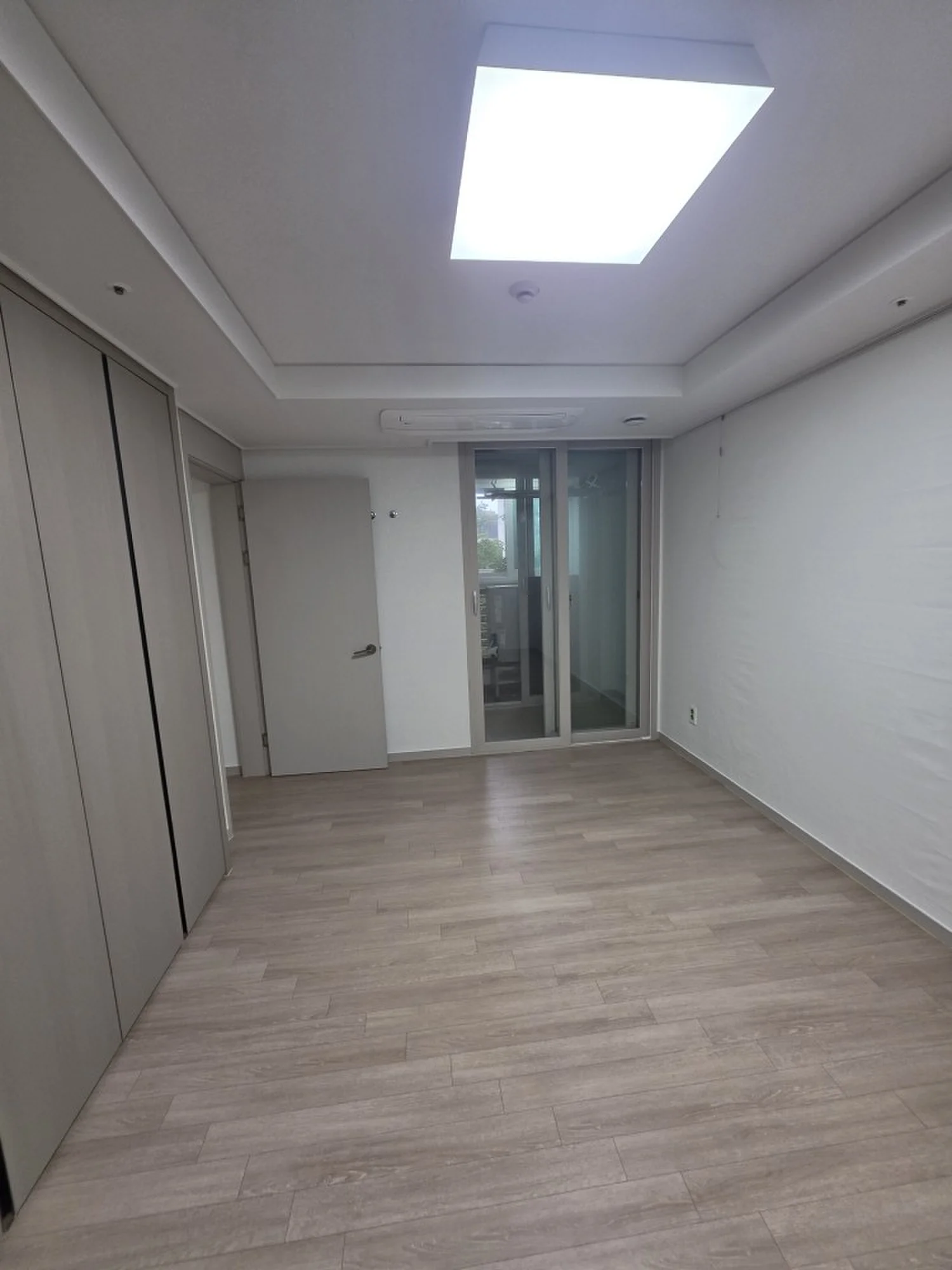 부천 역곡동 28평아파트 벽면 실크도배시공 현장 사진