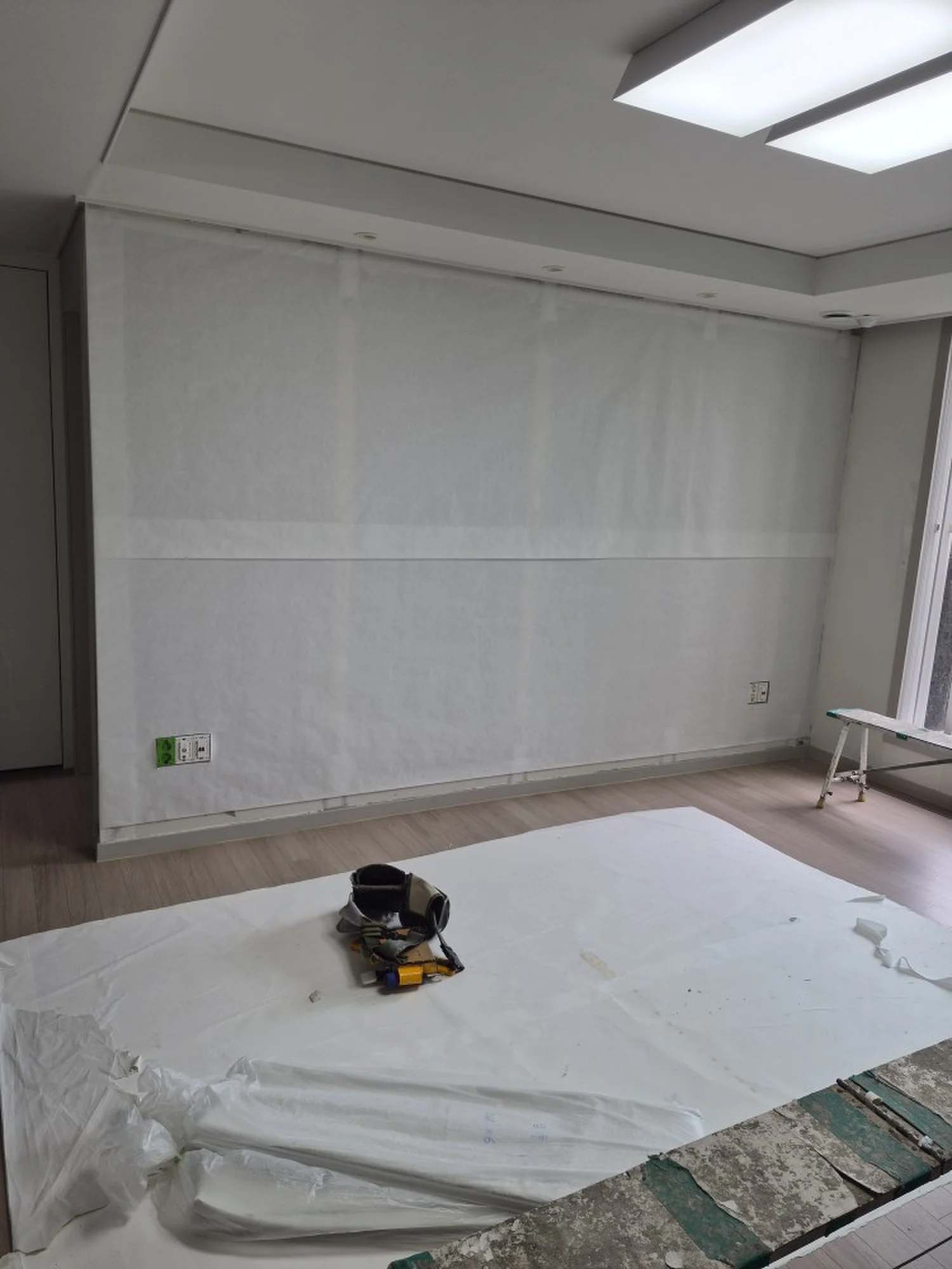 부천 역곡동 28평아파트 벽면 실크도배시공 현장 사진