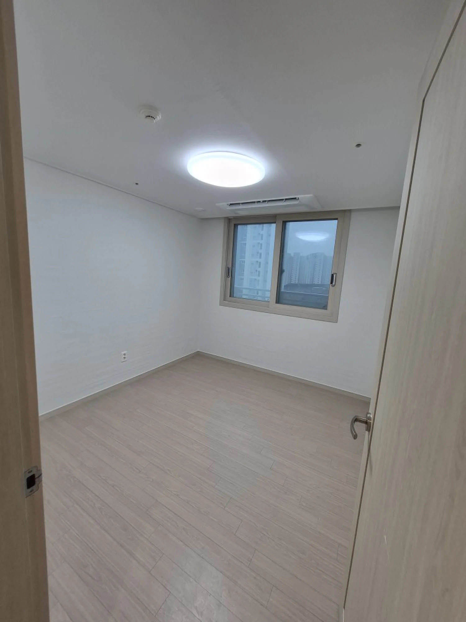 고양 일산 덕양구 29평아파트 필름시공·실크도배 현장 사진