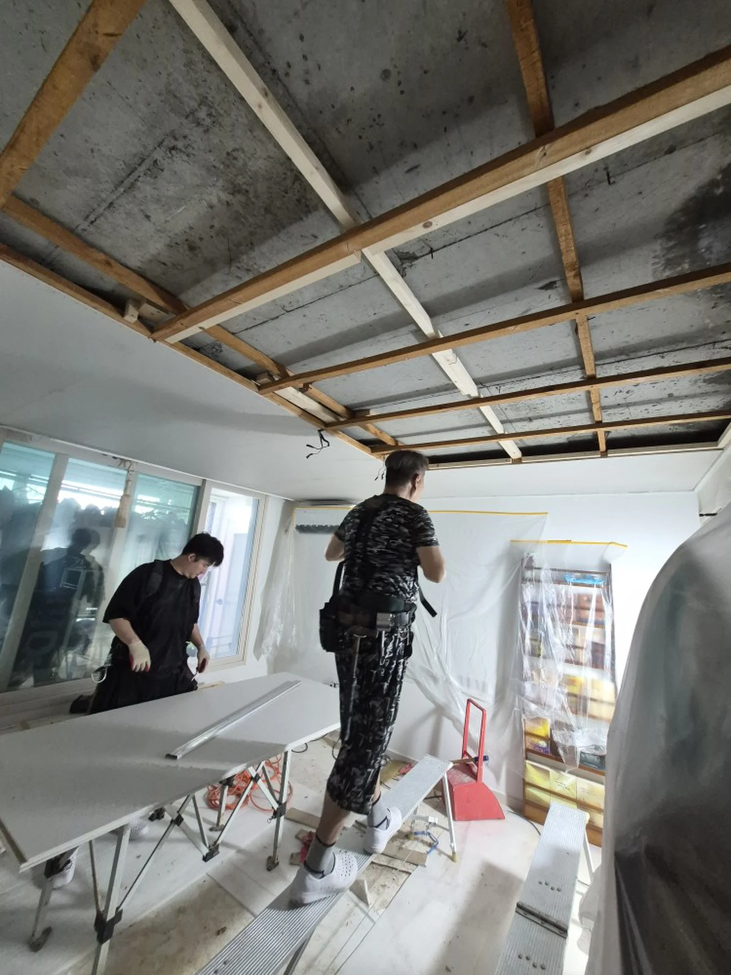 인천 한국아파트 안방 천장 목공·실크도배 현장 사진