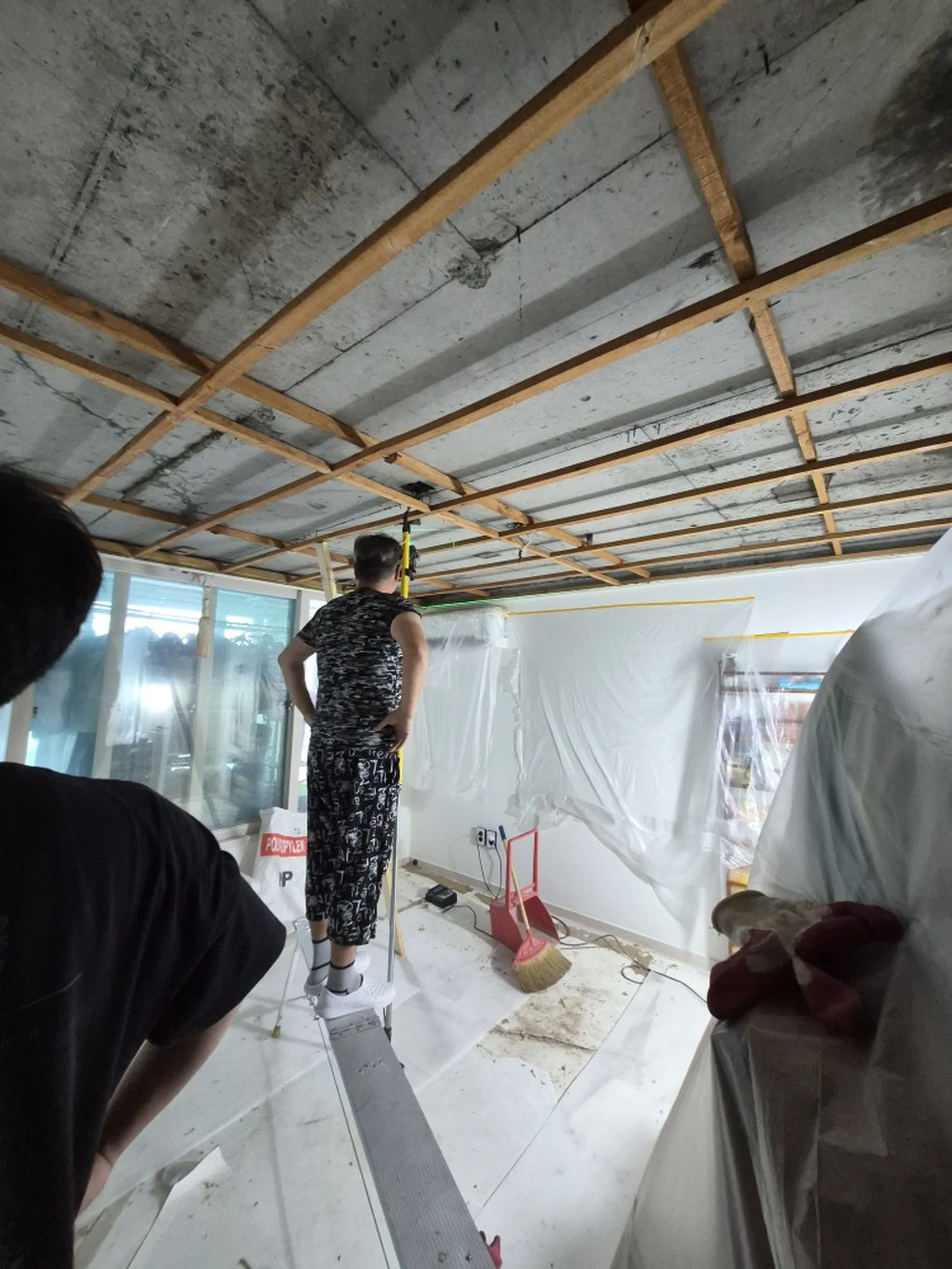 인천 한국아파트 안방 천장 목공·실크도배 현장 사진